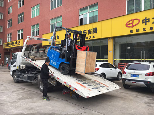 廈門(mén)電動(dòng)叉車(chē)公司，銷(xiāo)售比亞迪電動(dòng)叉車(chē)2.5噸一臺(tái)