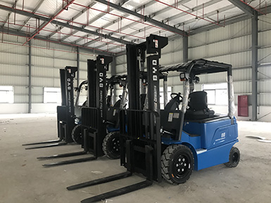 感謝蔡總的大力支持，再次購(gòu)買(mǎi)3+1臺(tái)比亞迪叉車(chē)，祝：生意興?。? /></em><b>感謝蔡總的大力支持，再次購(gòu)買(mǎi)3+1臺(tái)比亞迪叉車(chē)，祝：生意興??！</b></a></li>

<div   class=